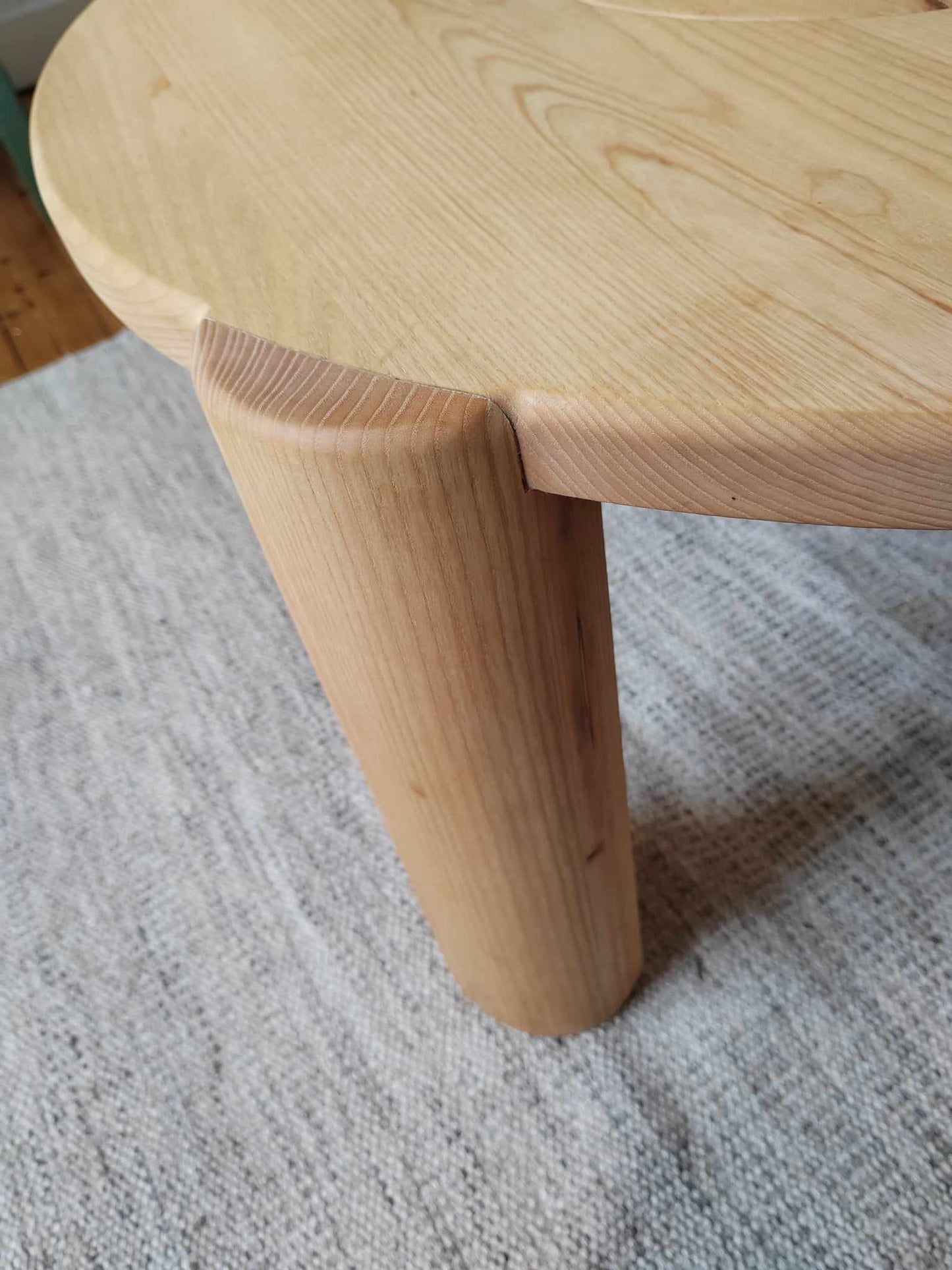 Table Basse "Bone Table" – Design Pratique et Élégant