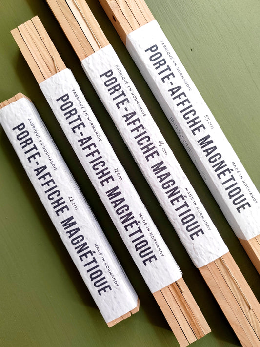 Porte-Affiches Magnétiques en Merisier – Cadre en Bois