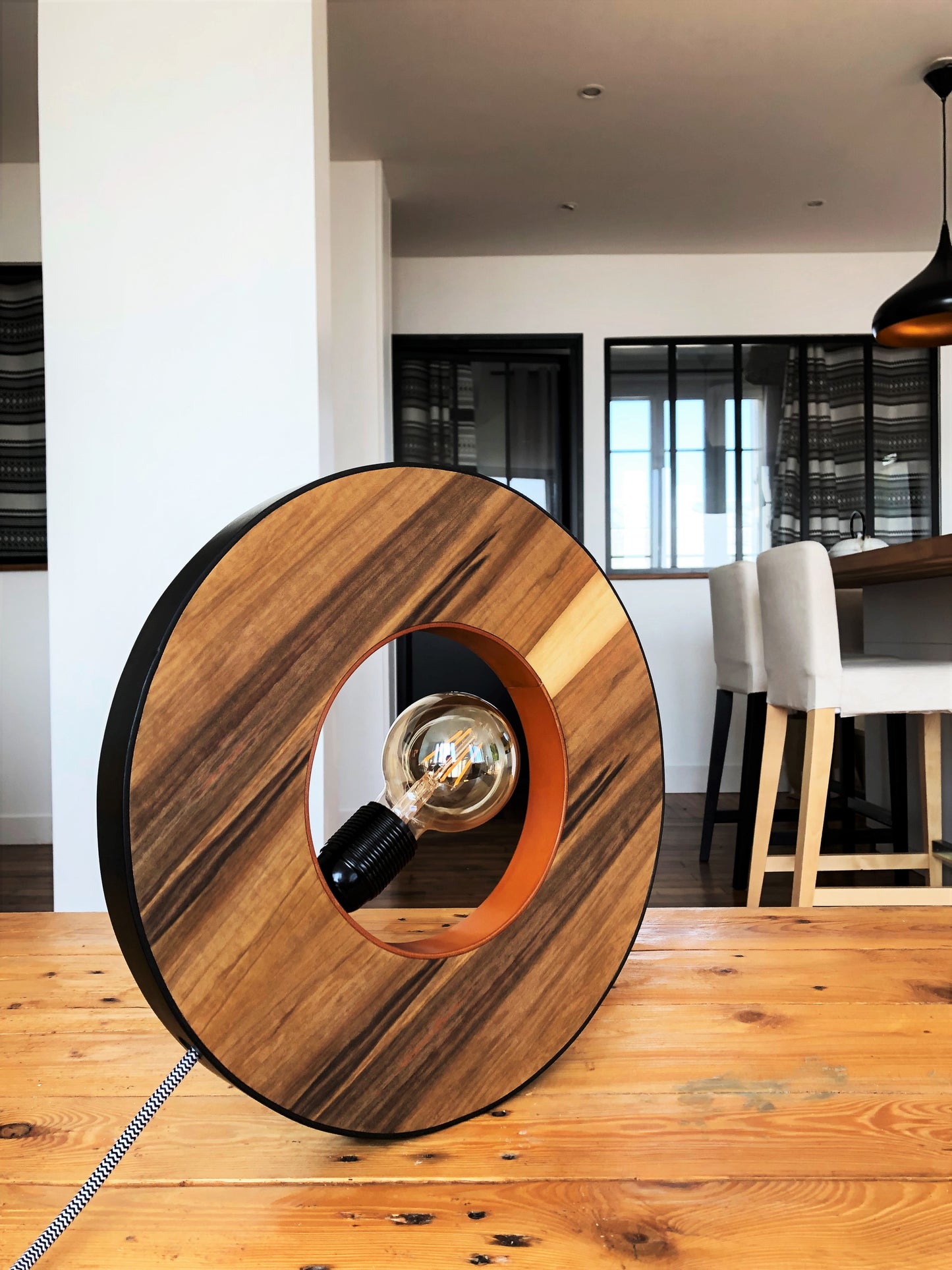 Lampes en Bois, Cuir et Tissu – Artisanat Normand depuis 2019