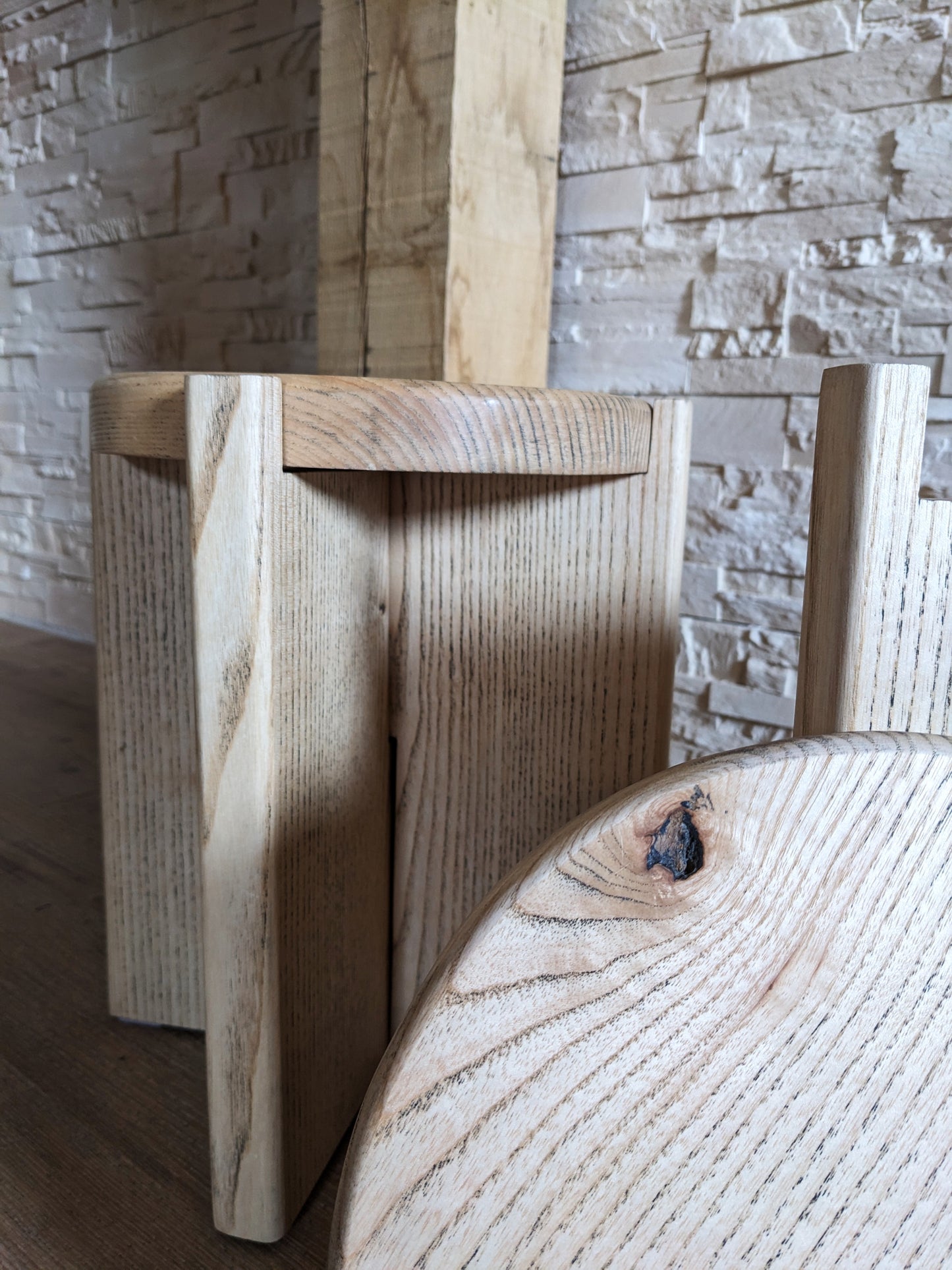 Tabouret BONE STOOL BLACK AND WHITE en frêne massif – Pratique et élégant