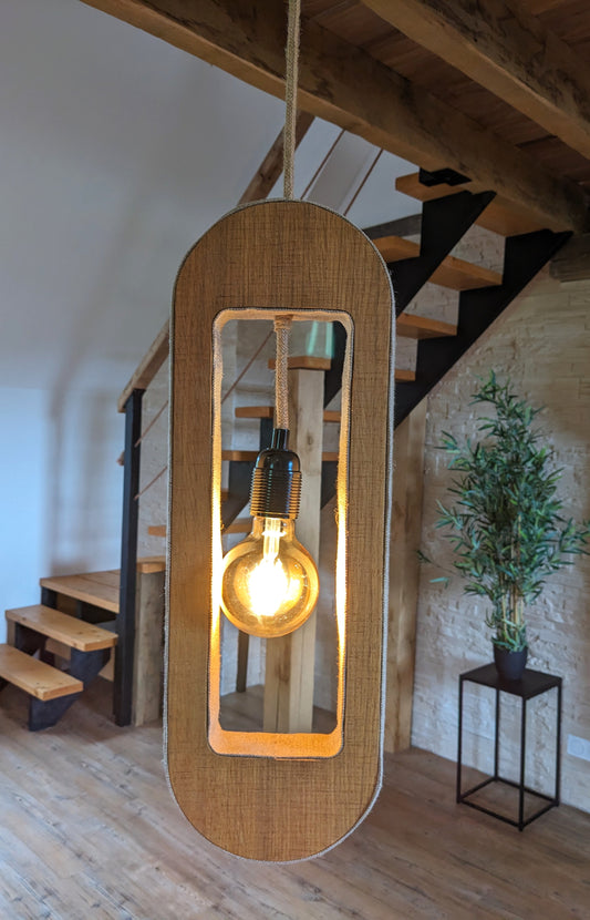 LAMPE LONGUE en lin et chêne vieilli (modèle unique)