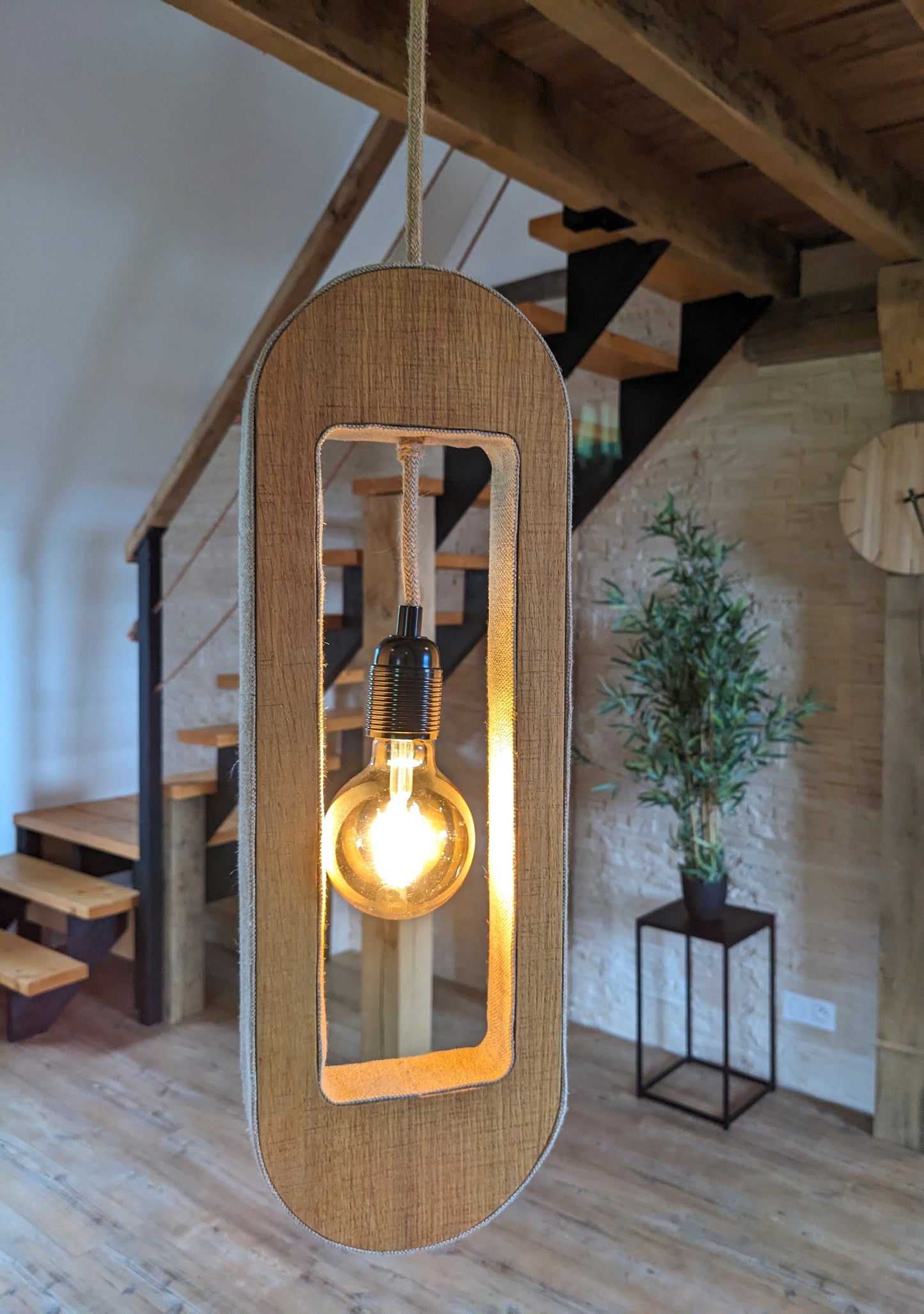 LAMPE LONGUE en lin et chêne vieilli (modèle unique)