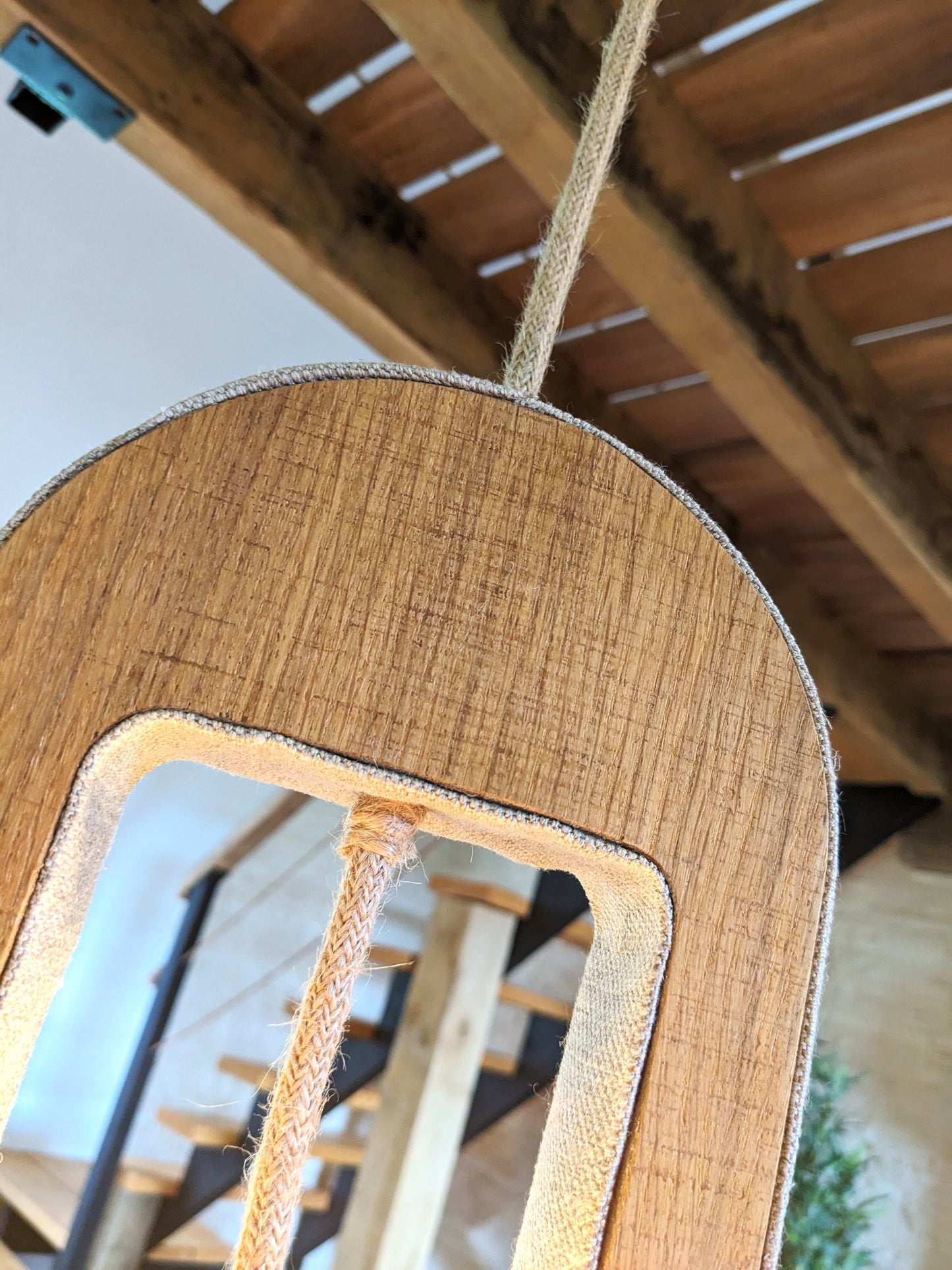 LAMPE LONGUE en lin et chêne vieilli (modèle unique)